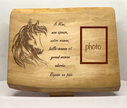 Planche souvenir en bois de poirier – Hommage personnalisé au défunt