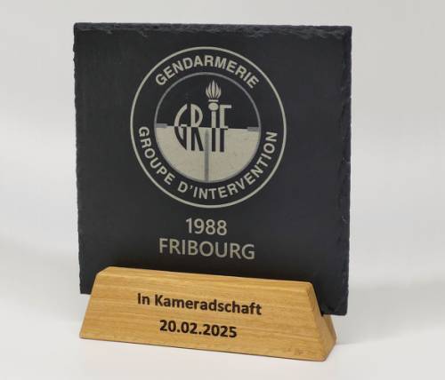 Trophée en ardoise & bois – Un hommage élégant et personnalisé