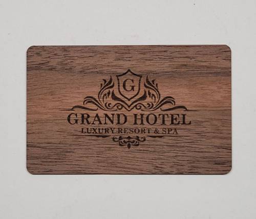 Cartes NFC en Bois Massif – L’élégance connectée pour l’hôtellerie