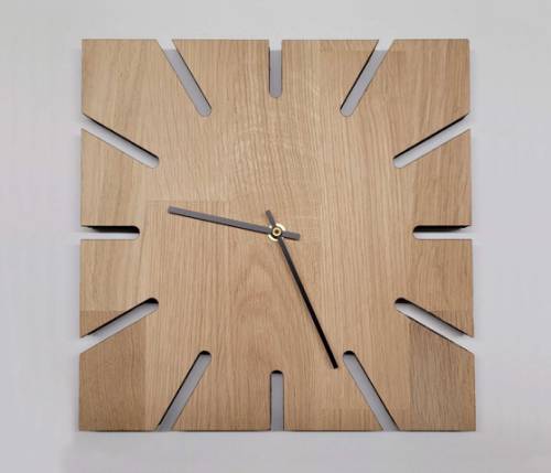 Horloge en chêne massif – Élégance naturelle et design moderne