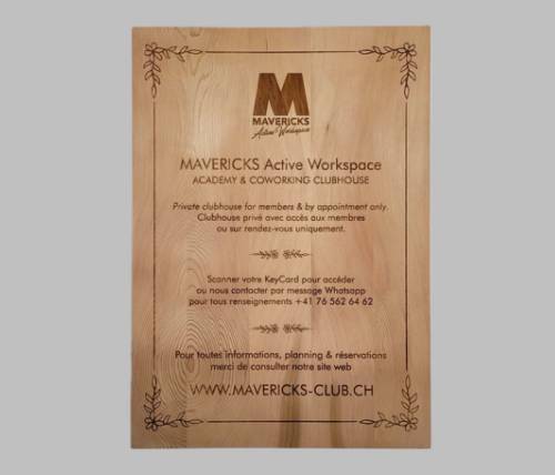 Panneaux informatifs en bois – Accueil élégant et fonctionnel pour hôtels et établissements