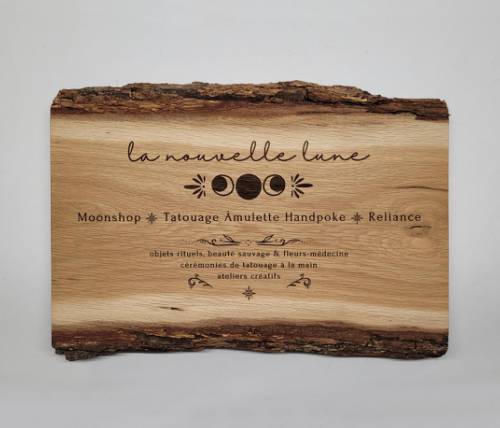 Panneau en chêne massif avec écorce — Élégance brute et naturelle