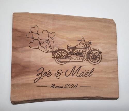 Planche de mariage personnalisée en poirier massif – Élégance & émotion gravée dans le bois