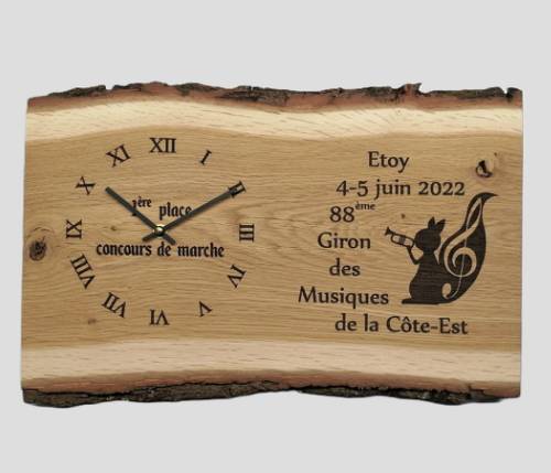 Horloge murale en chêne massif rustique – Élégance naturelle et indémodable. Dimensions environ 40x20 cm