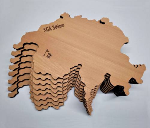 Planchette apéritif – En forme de carte de Suisse ou autre silhouette