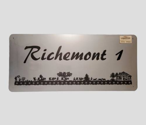 Enseigne extérieure personnalisée – Gravure laser sur matériaux ultra-résistants