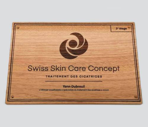 Plaques signalétiques haut de gamme en bois massif