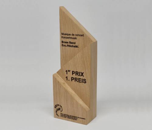 Trophée en chêne massif – Moderne, stylé et entièrement sur mesure